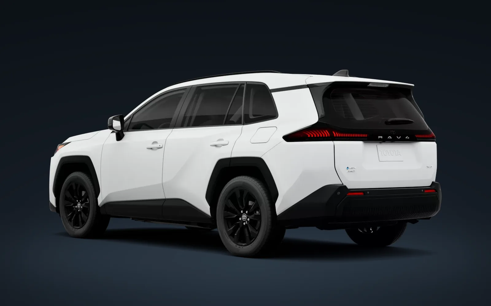 RAV4 XLE Premium 2026 blanca, vista tres cuartos trasera en estudio